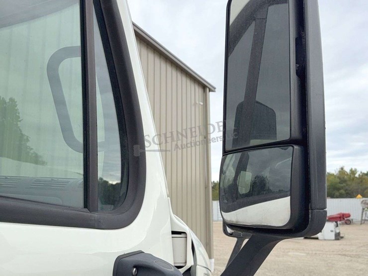 2012-freightliner-cascadia-113-image-21