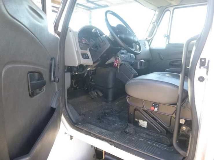 2009-international-durastar-4300-image-13