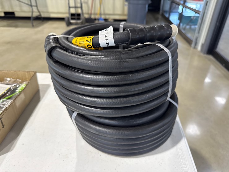 #28370-•-lot-of-(2)-unused-1/2"-x-50"-rubber-air-hoses-image-3