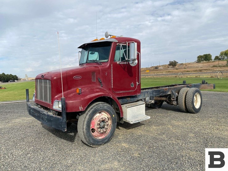2003-peterbilt-330-image-1
