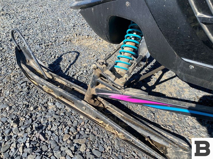 1998-polaris-indy-trail-touring-snowmobile-image-9