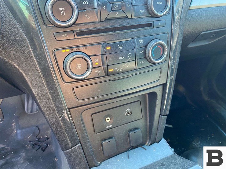 2017-ford-explorer-image-25