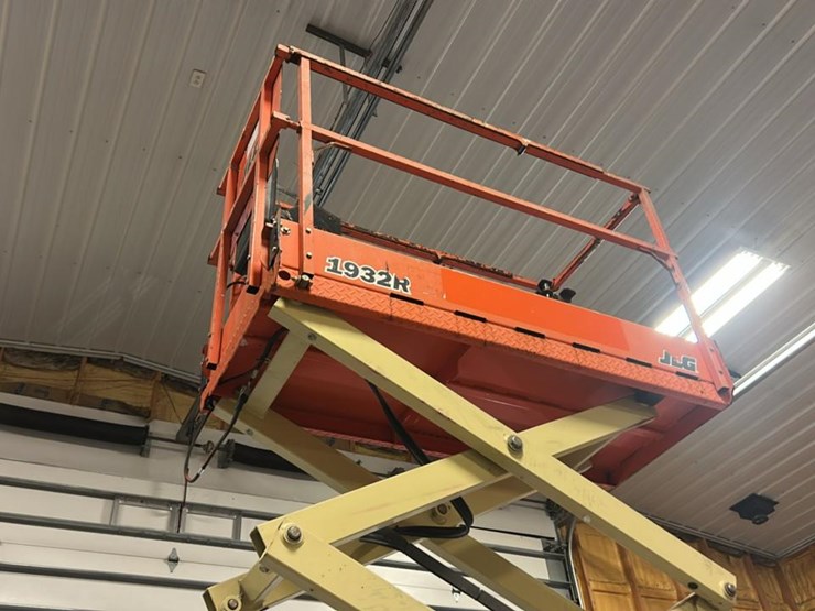 2018-jlg-1932r-image-33