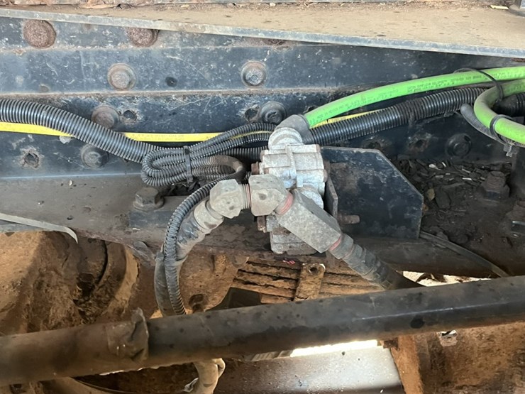 2011-international-7600-image-92