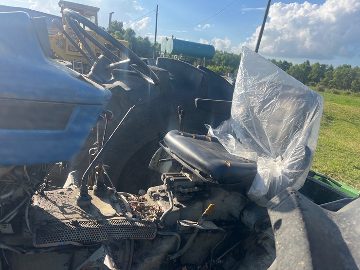 new-holland-8010-image-9