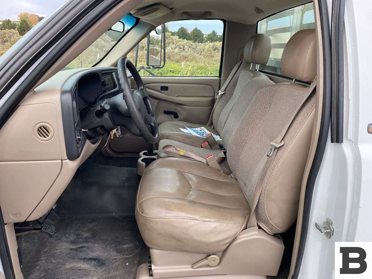 2004-chevrolet-silverado-3500-image-32