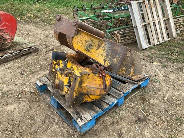 #2856-•-john-deere-cable-winch-and-arch-image-1