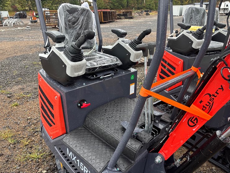 #5-•-cfg-industrial-mx15rx-mini-excavator-image-6