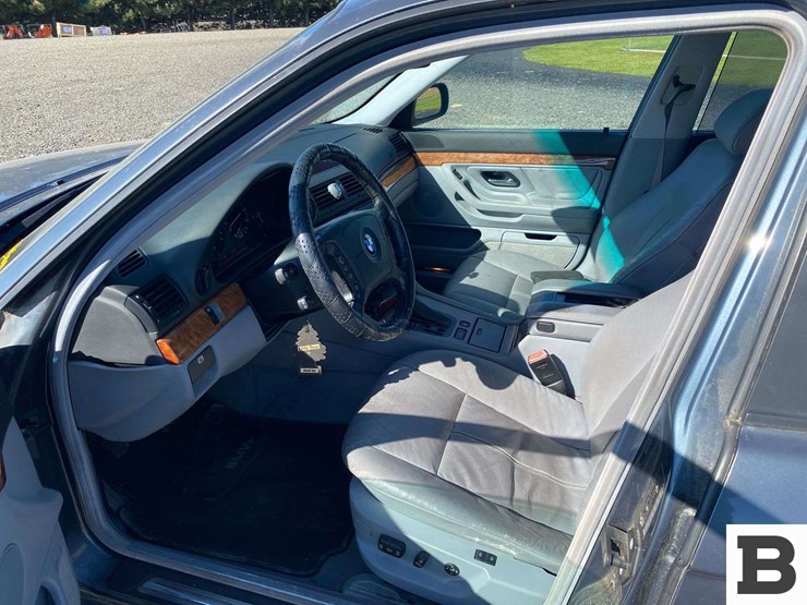 2001-bmw-740-sedan-image-23