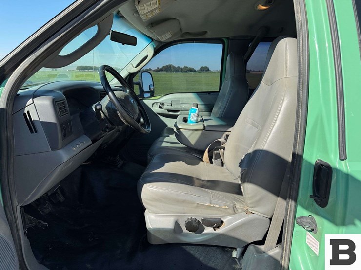 2004-ford-f350-image-25