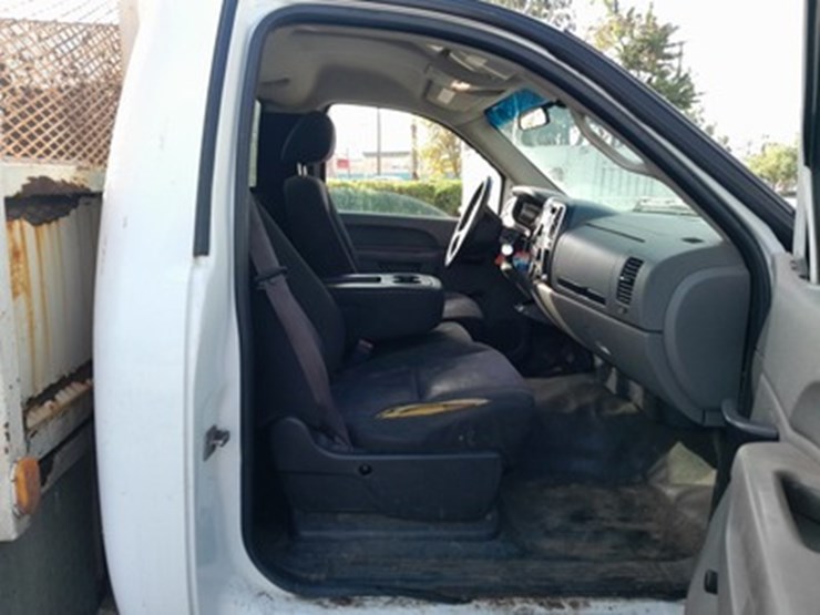 2012-chevrolet-silverado-2500hd-image-5