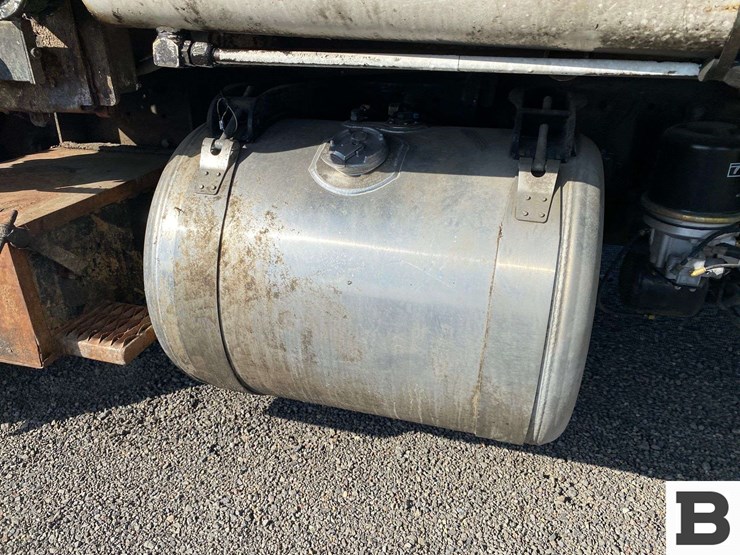 2006-peterbilt-320-image-18