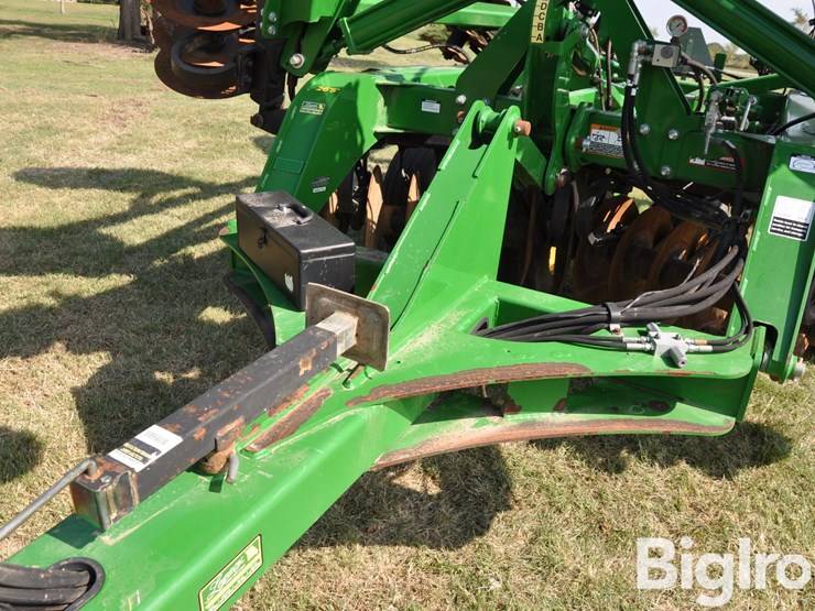 2015-john-deere-2623vt-image-12