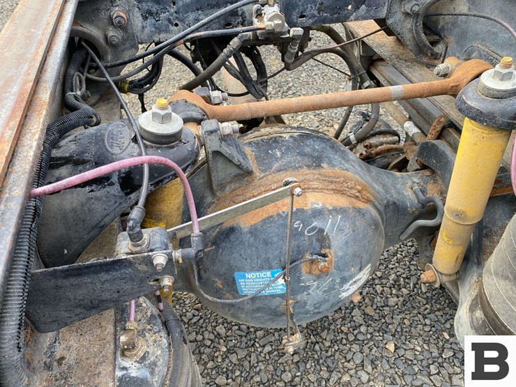 2002-peterbilt-330-image-22