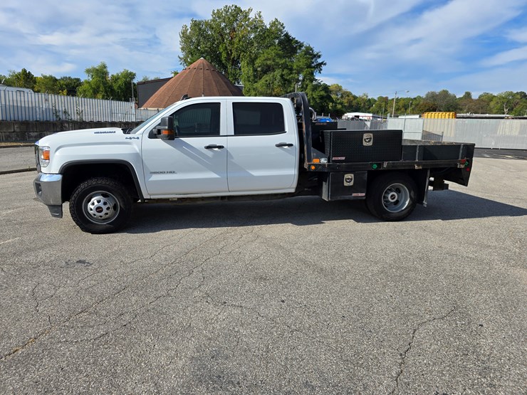 2017-gmc-sierra-3500-image-6
