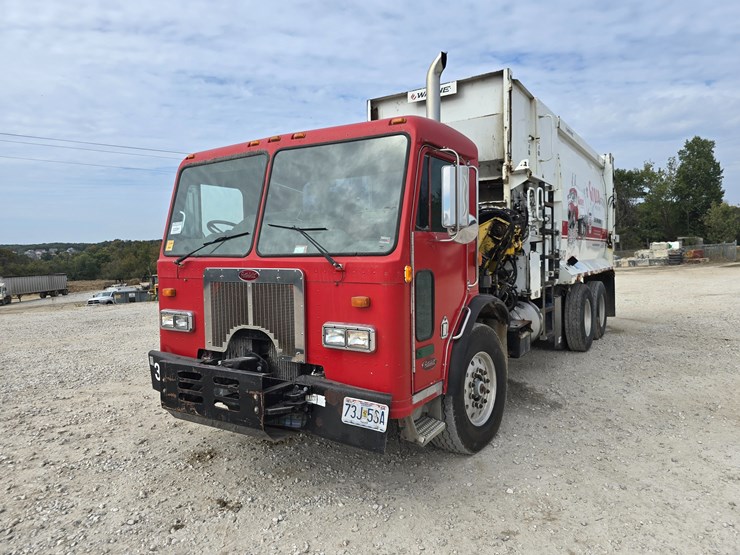 2003-peterbilt-320-image-1