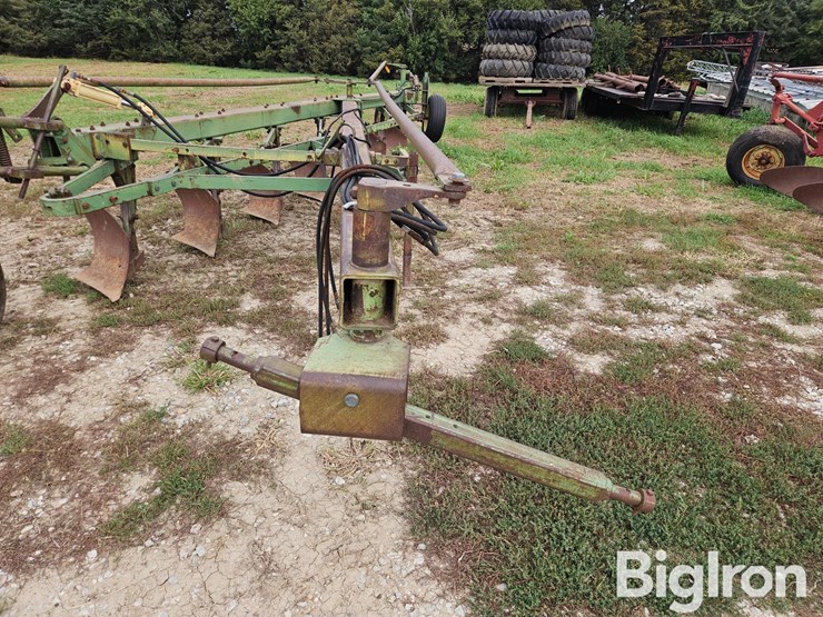 john-deere-2350-2450-image-12