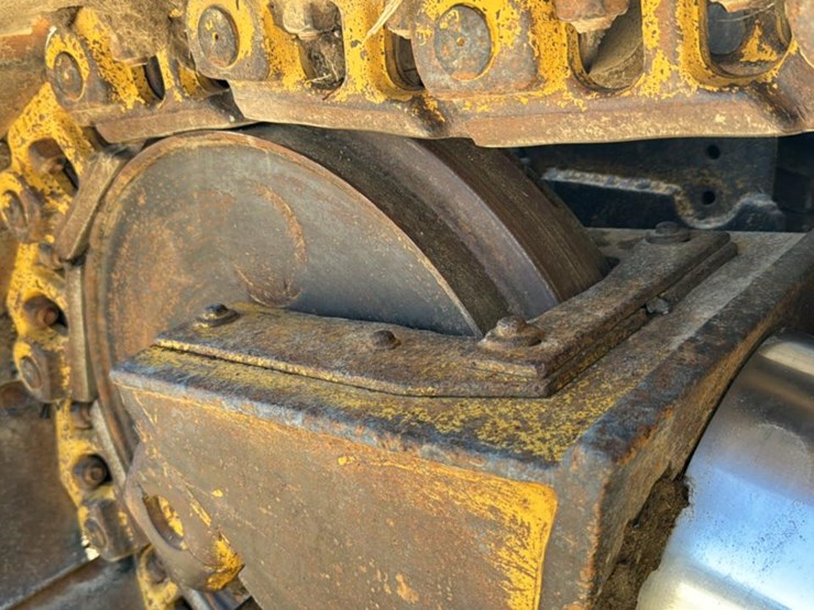 caterpillar-d4h-image-42