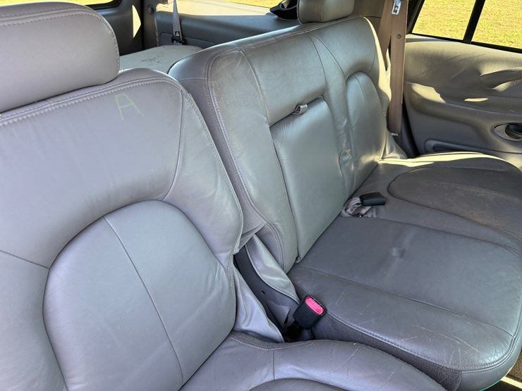 2002-ford-expedition-image-18