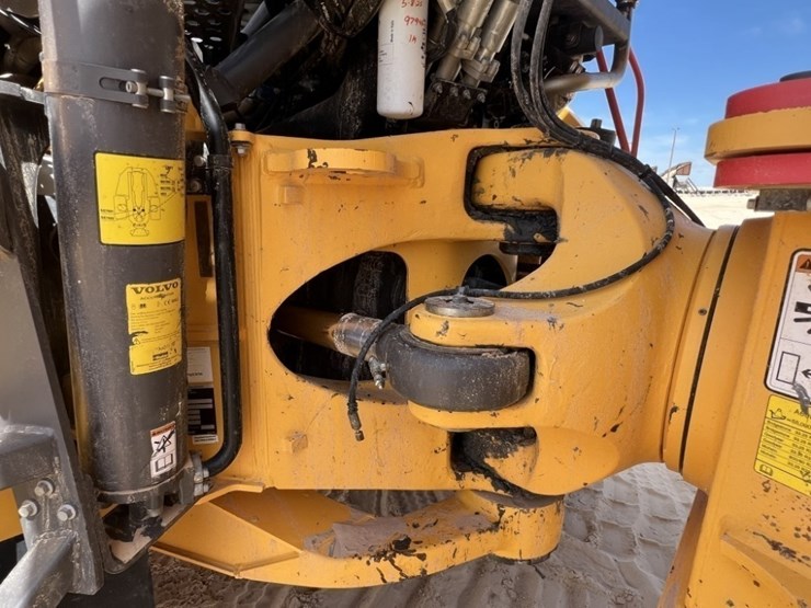 2020-volvo-a60h-image-12