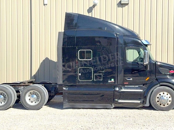 2017-peterbilt-579-image-3