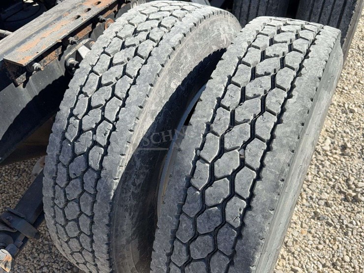 2017-peterbilt-579-image-88