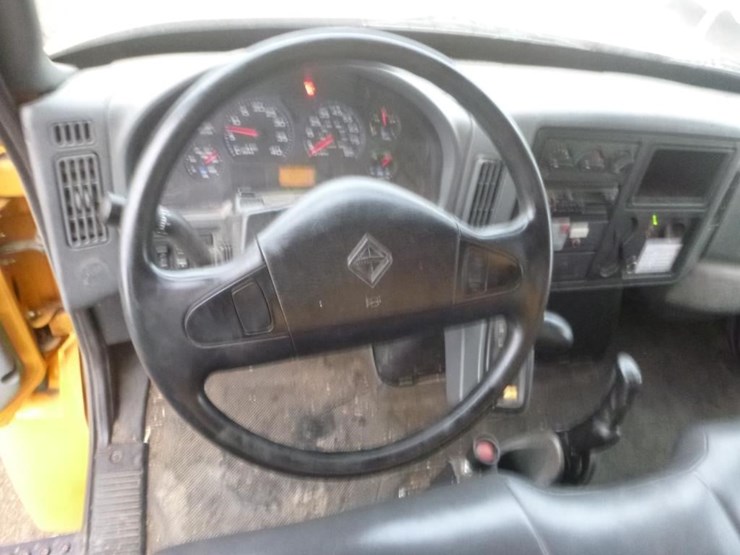 2004-international-durastar-4200-image-16