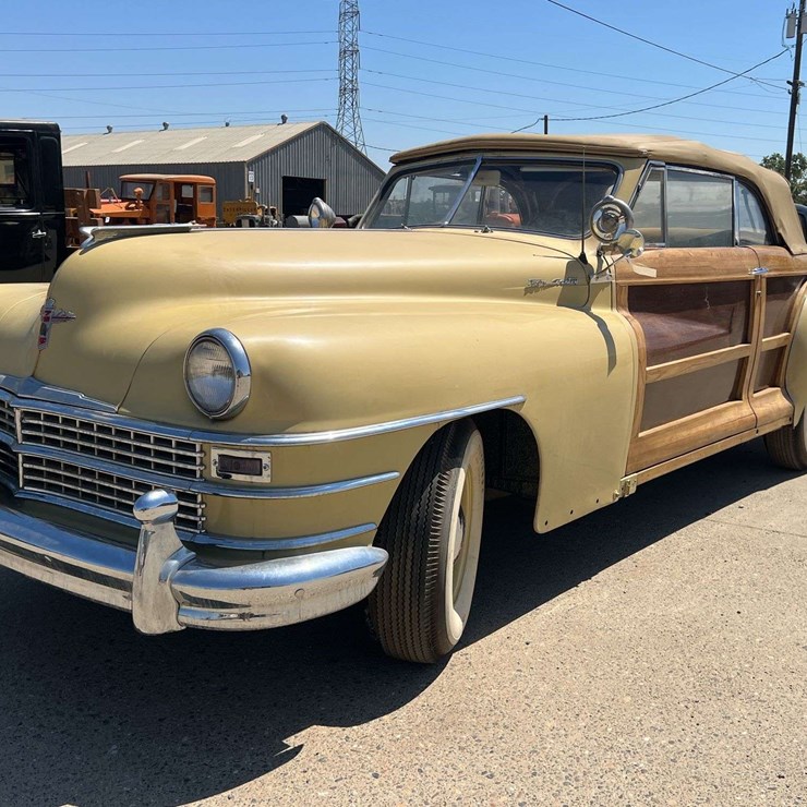 CHRYSLER TOWN & COUNTRY