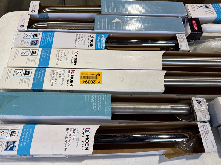 #28394-•-lot-of-various-sizes-of-grab-bars-image-4