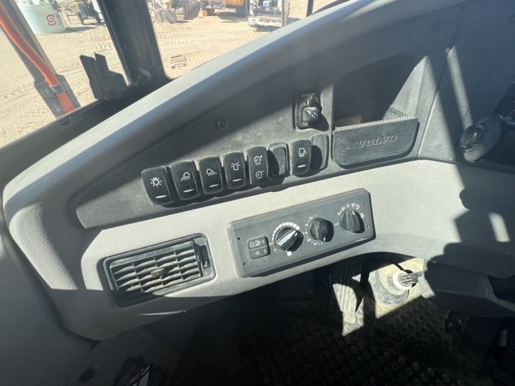 2020-volvo-a60h-image-60