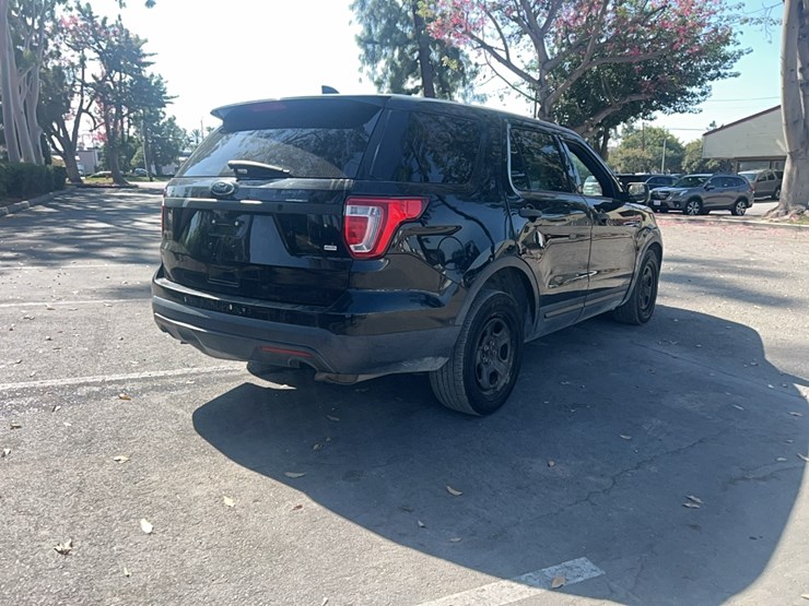 2017-ford-explorer-image-4