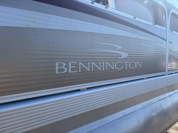 2011-unknown-trailer-image-35