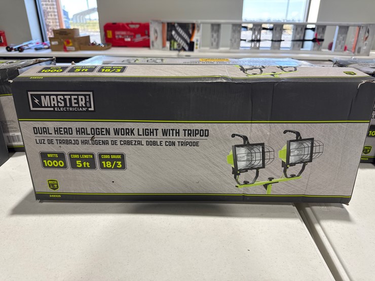 #26198-•-lot-of-master-electrical-halogen-work-lights-w/tripod-image-3