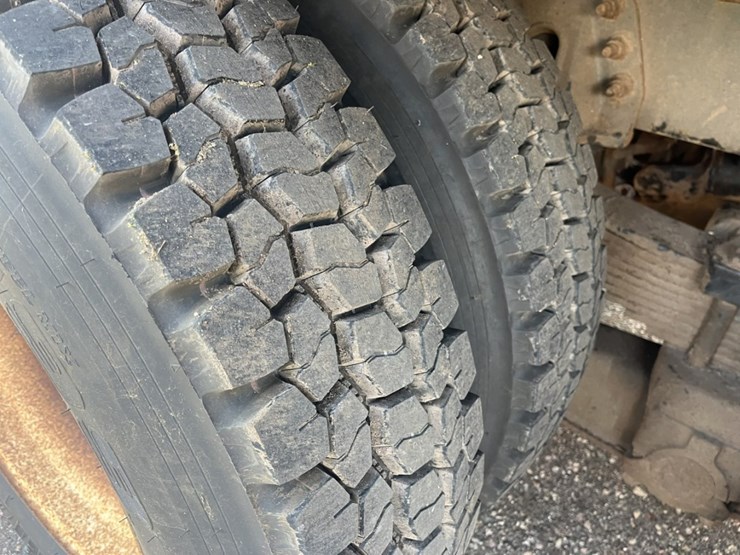 2011-international-7600-image-138