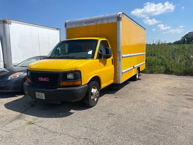 #1376-•-2012-gmc-savana-box-truck-(has-wi-title)-(of)-image-1