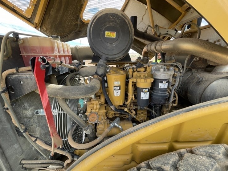 2018-caterpillar-cp56b-image-16