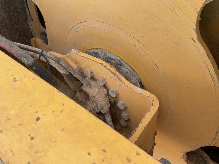 2014-volvo-sd160-vibratory-roller-image-10