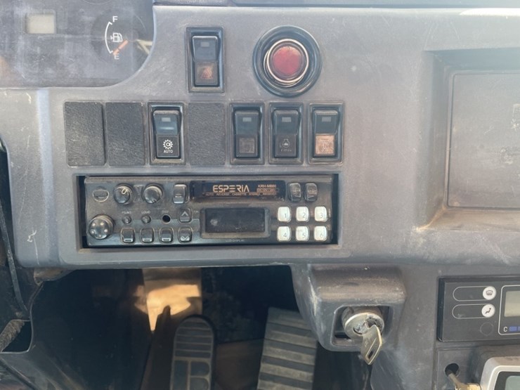 2015-komatsu-hd605-7e0-image-34