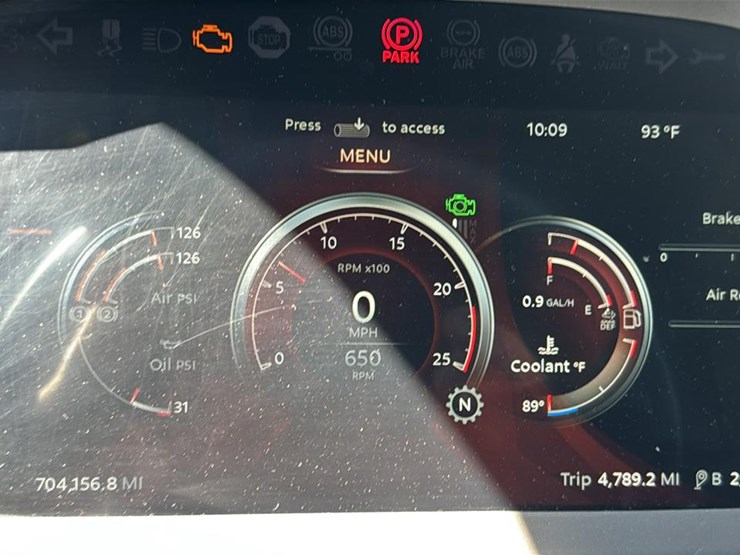 2023-peterbilt-579-image-47