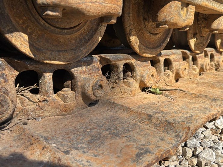 2008-deere-750j-xlt-image-16