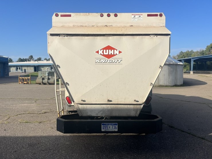 2011-international-7600-image-4