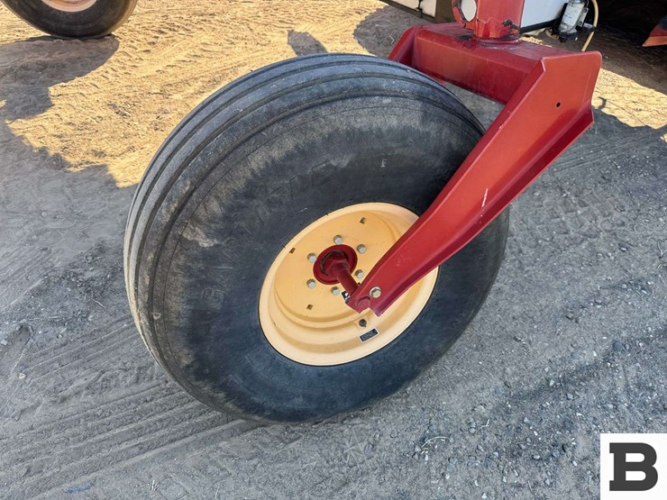 2013-new-holland-h8080-image-34