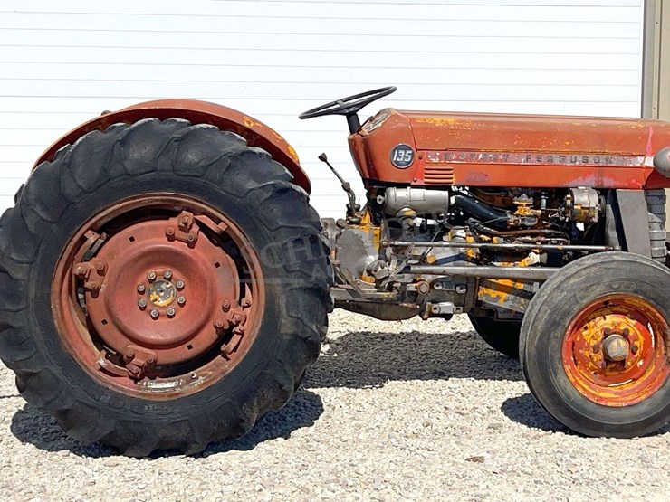 massey-ferguson-135-image-3