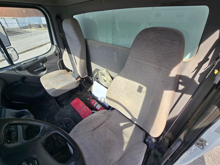 #22329-•-2014-freightliner-m2-106-box-truck-image-70