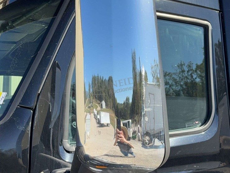 2017-peterbilt-579-image-105