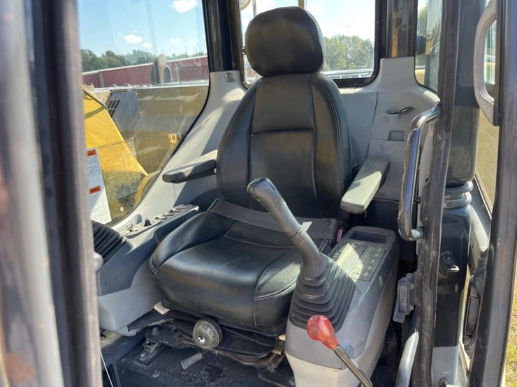 komatsu-pc228us-lc-image-63