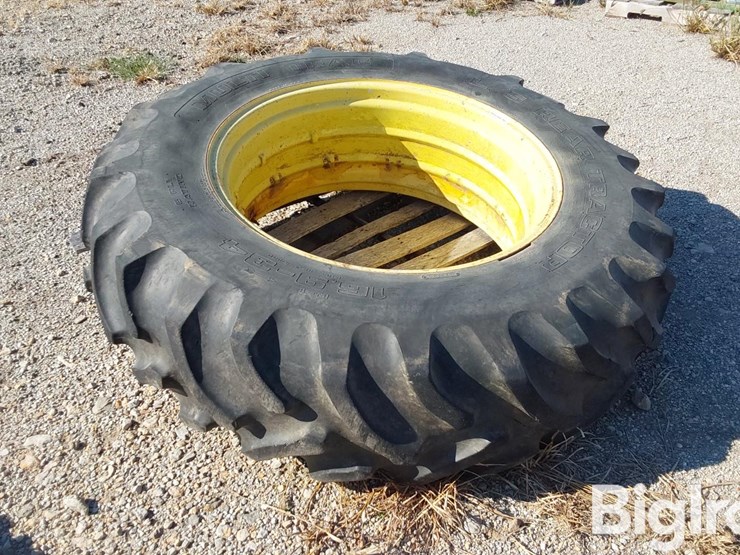 multi-trac-l/s-rear-tractor-16.9x34-bar-tire-on-john-deere-rim-image-3
