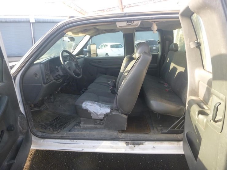 2004-chevrolet-3500-image-7