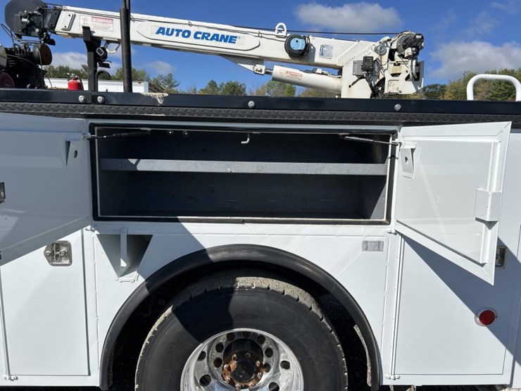 2017-peterbilt-337-image-21