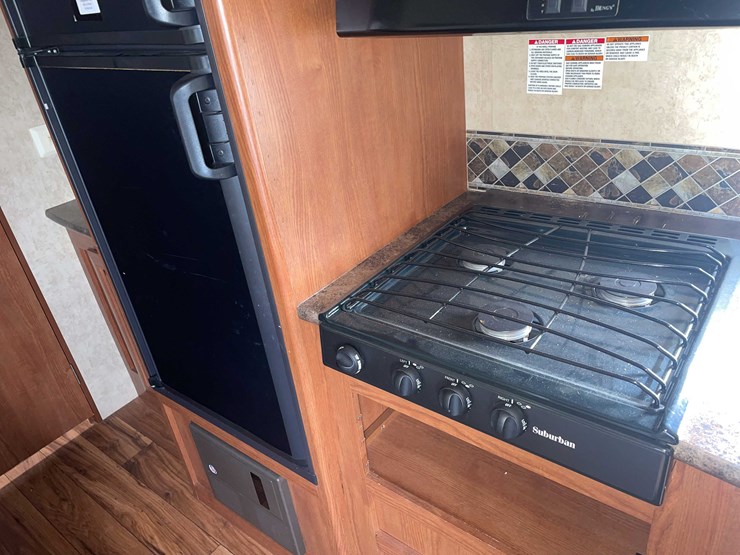 #1378-•-2015-salem-cruise-lite-camper-(no-title)-(of)-image-63